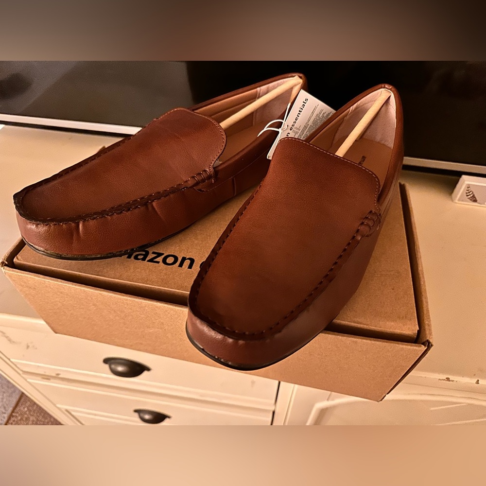MEN’S brown loafers